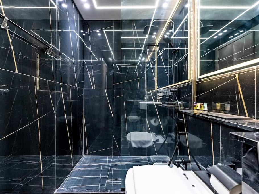 Appartement Stunning With Artful Interior And Urban Views Dubai