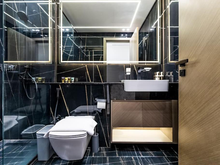 Stunning With Artful Interior And Urban Views Appartement Dubai