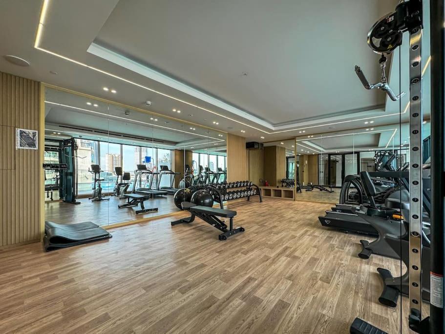 Appartement Stunning With Artful Interior And Urban Views *